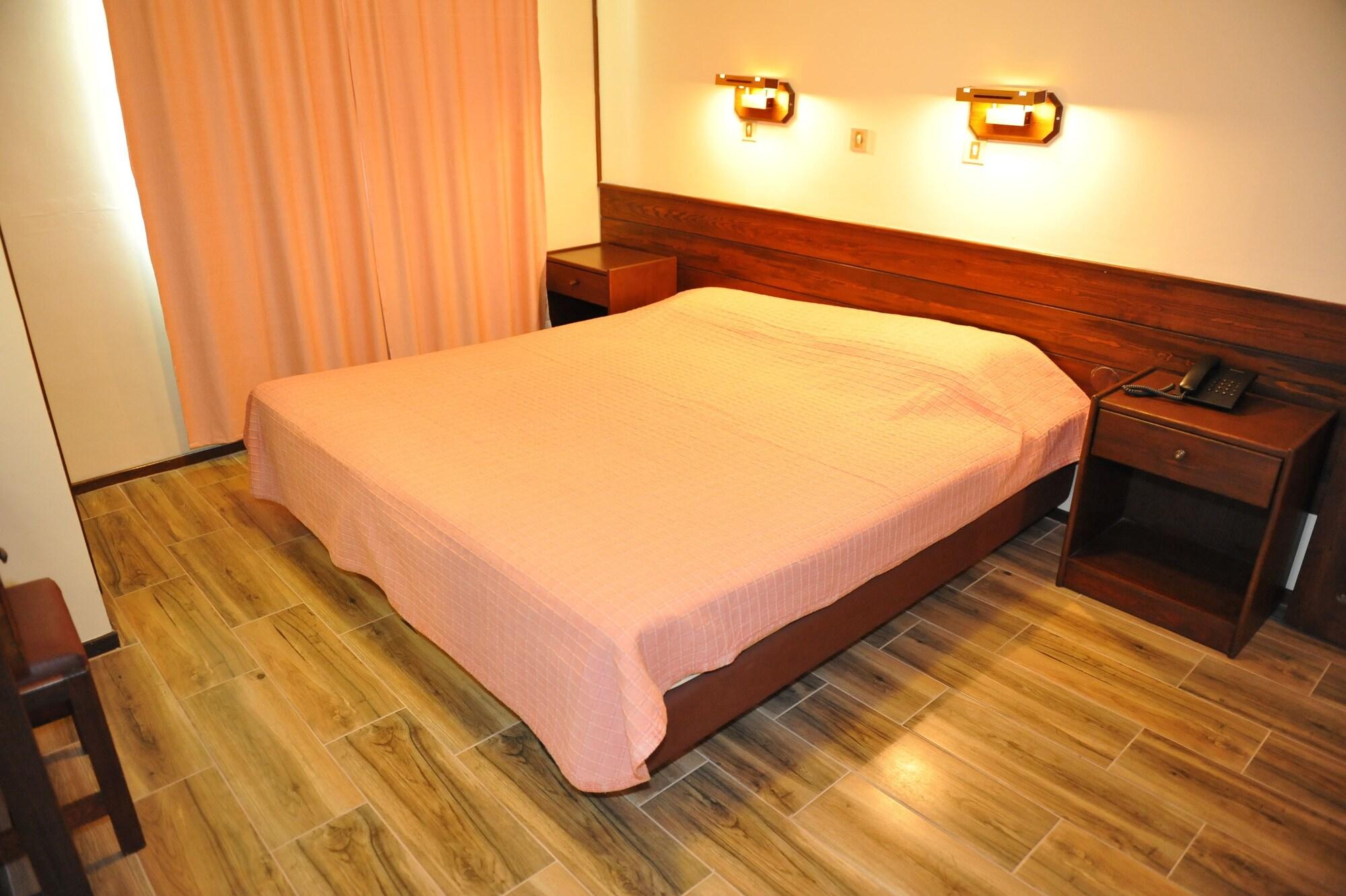 Niki Aparthotel 3*